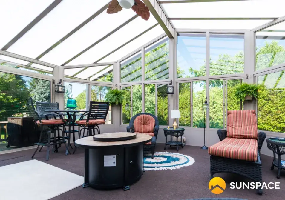 3 season sunroom with glass